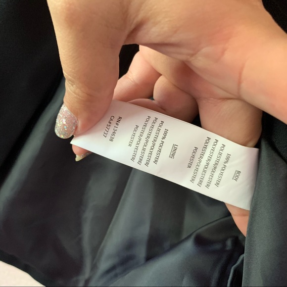 🚨SOLD 🚨 Cinched Back Black Blazer - Picture 7 of 8